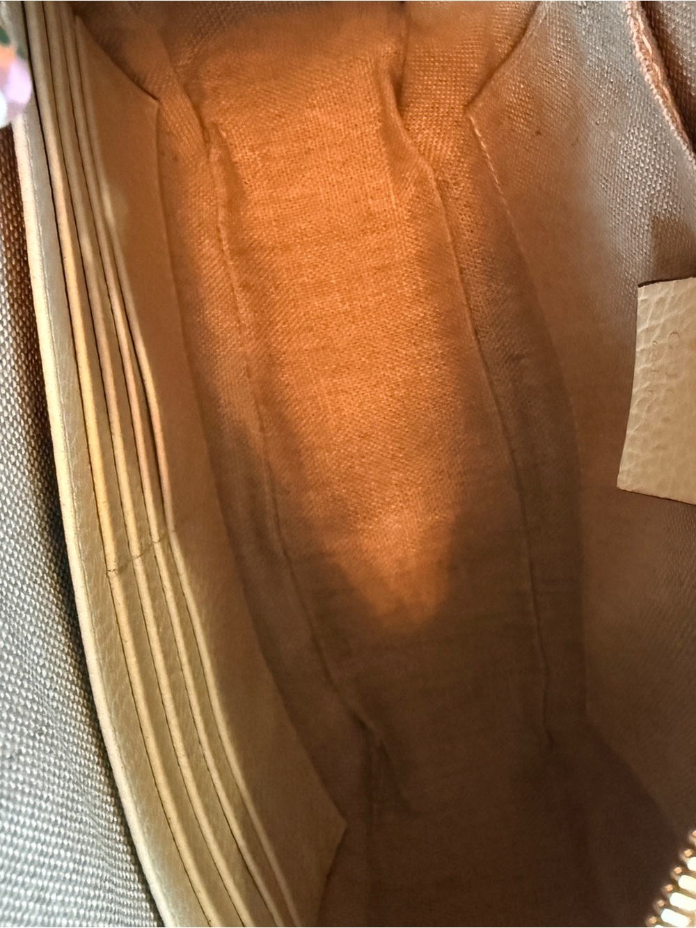 Gucci GG Supreme Crossbody Bag with Cream Trim - Picture 11 of 11